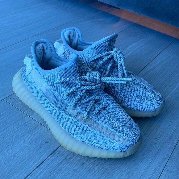 Yeezys size 4 and a half women’s or men’s - Picture 4 of 7